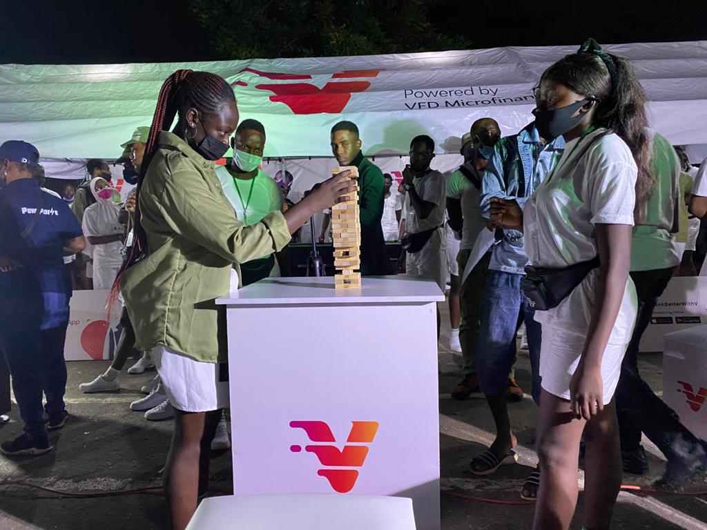 VBank dazzles Lagos corp members with gifts and cash prizes