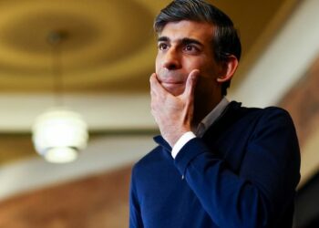 UK bans overseas health workers from bringing dependants