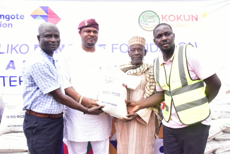 Economic hardship: Dangote Foundation distributes rice to host communities