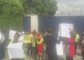 Dana Air staff protest mass sacking, non-payment of salaries