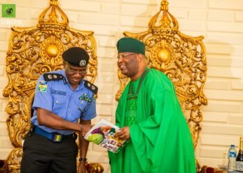 Aare Adetola Emmanuelking hosts reception for CP Ogunlowo