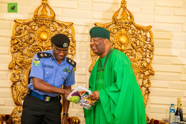 Aare Adetola Emmanuelking hosts reception for CP Ogunlowo