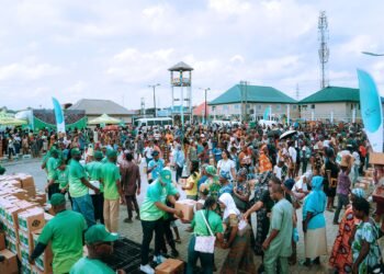 Joy for thousands of families as Glo, Lagos Food bank give out food, valuables