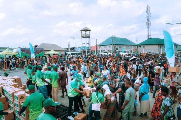 Joy for thousands of families as Glo, Lagos Food bank give out food, valuables