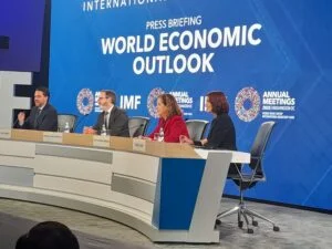 IMF projects global economic growth slowing to 3.1 % in 2026