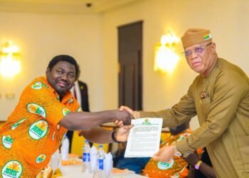 Akwa Ibom LG Chairmen pass vote of confidence on Governor Umo Eno