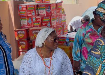 Princess Toyin Kolade donates food items, 50 tuition-free scholarships to remember late mother