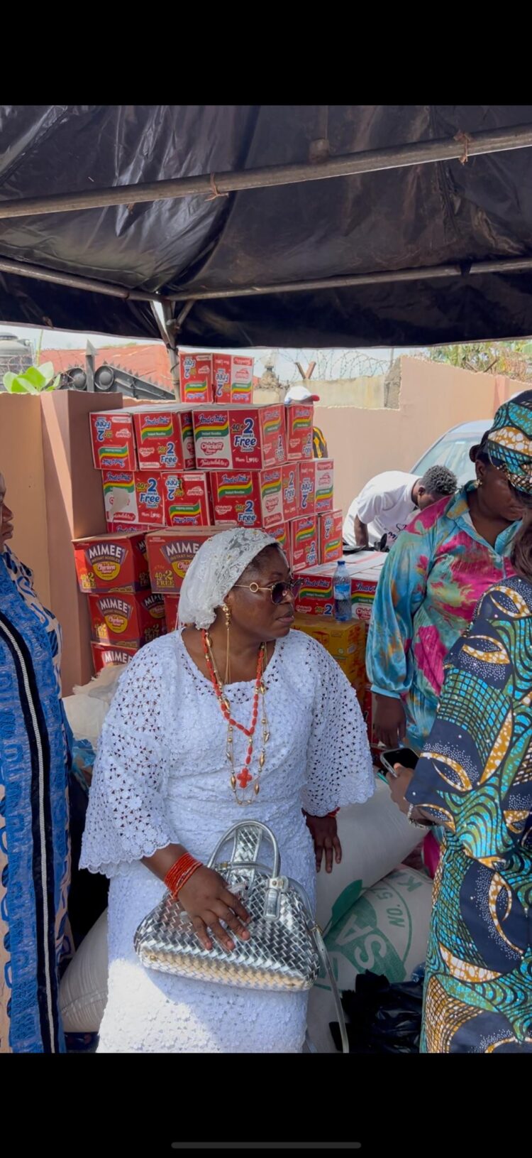 Princess Toyin Kolade donates food items, 50 tuition-free scholarships to remember late mother