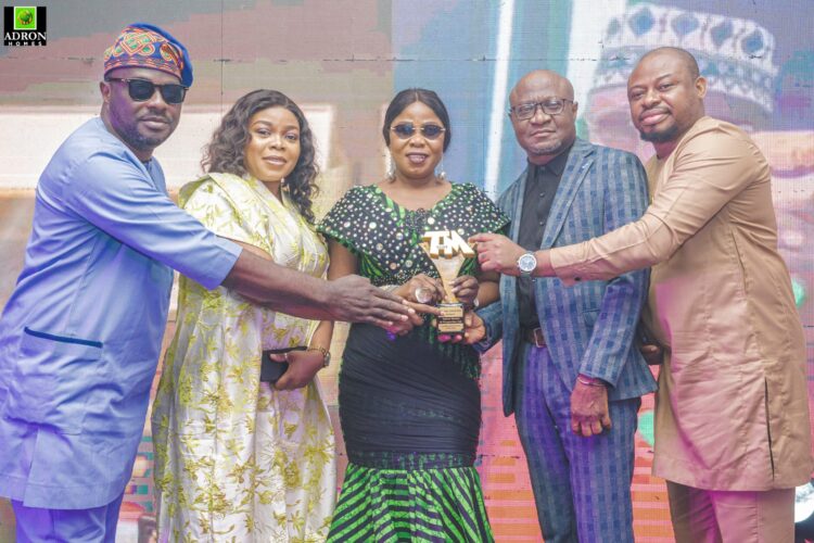Aare Adetola EmmanuelKing, honoured with TMnews Leadership Award