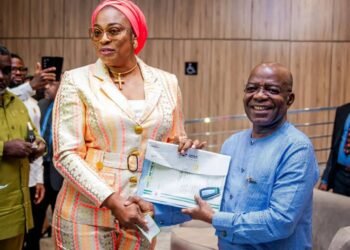 Governor Otti gifts 28 Vehicles to Permanent Secretaries In Abia