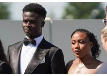 Arsenal’s Star, Bukayo Saka proposes to his girlfriend