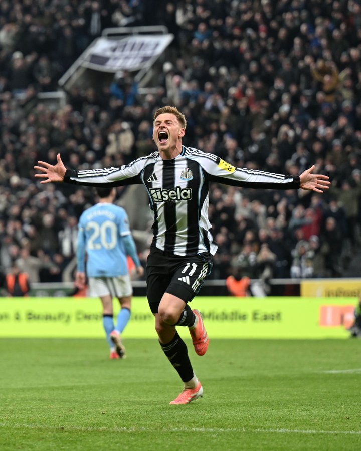 Barnes scores twice as Newcastle down Man City