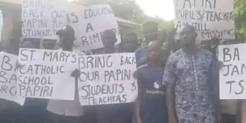 PHOTOS: Parents of abducted Niger School students stage fresh protest