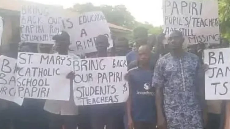 PHOTOS: Parents of abducted Niger School students stage fresh protest