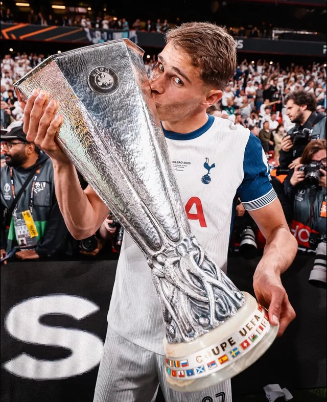 Ex-Netherlands International picks Van de Ven to replace Van Dijk