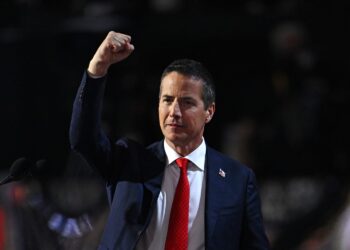 U.S lawmaker proposes bill to end dual citizenship