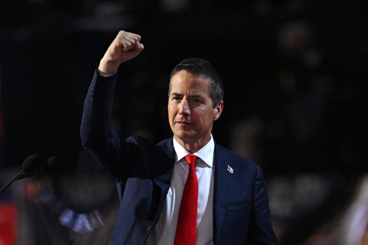 U.S lawmaker proposes bill to end dual citizenship