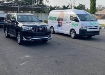 BREAKING: Gov. Oyebanji presents vehicles from Renewed Hope Ambassadors to boost political engagement