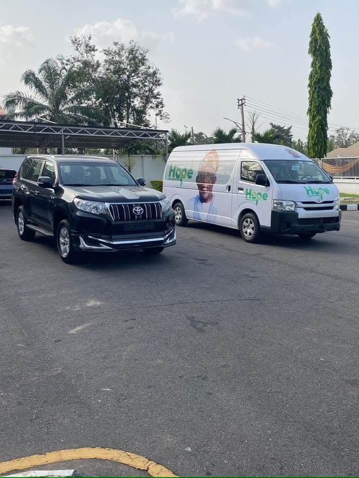 BREAKING: Gov. Oyebanji presents vehicles from Renewed Hope Ambassadors to boost political engagement