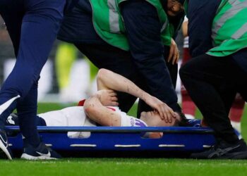 Tottenham’s Ben Davies to undergo surgery on broken ankle
