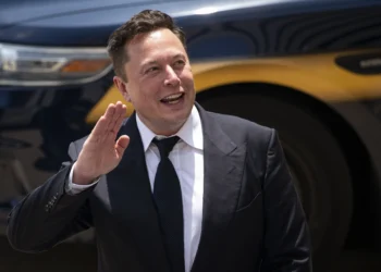 Elon Musk breaks wealth record, becomes first man to worth $800bn