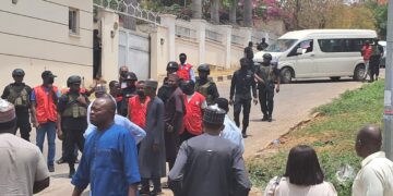 PHOTOS: EFCC operatives storm Malami’s Abuja resident in 5 buses