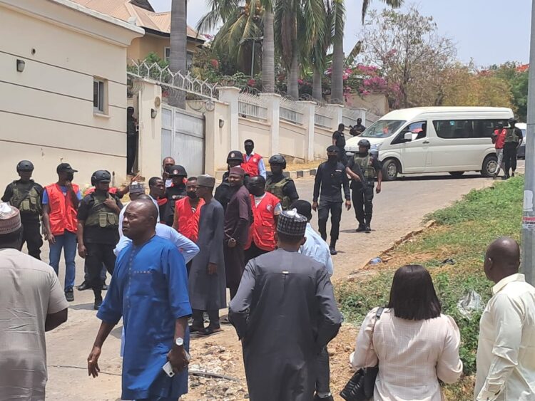PHOTOS: EFCC operatives storm Malami’s Abuja resident in 5 buses