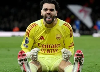 League leaders Arsenal defeat 10-man Chelsea