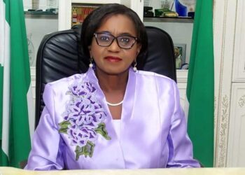 Senator Ipalibo Banigo, dumps PDP for APC