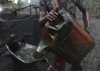 Army arrests 9 oil thieves, dismantle illegal refineries in Niger Delta