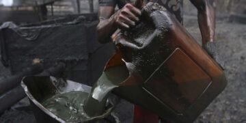 Army arrests 9 oil thieves, dismantle illegal refineries in Niger Delta