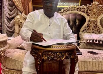 Umahi signs Tinubu’s nomination form, describes it as victory form
