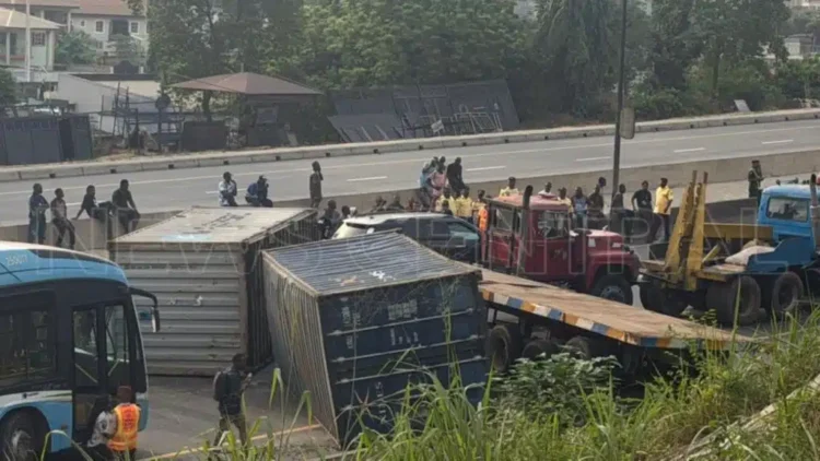 Tankers, Trucks, cars crash Kills 6 in Lagos-Ibadan expressway