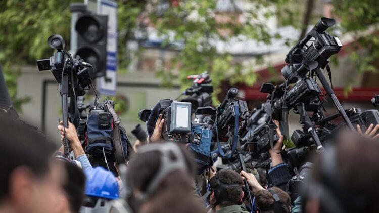 FG considers allowing journalists join troops during military operations