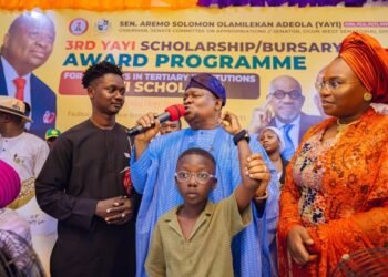 Senator Adeola Yayi rewards 7-year-old prodigy artist with full scholarship, N2.5 million