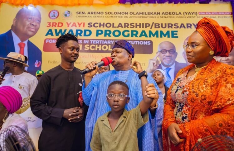 Senator Adeola Yayi rewards 7-year-old prodigy artist with full scholarship, N2.5 million