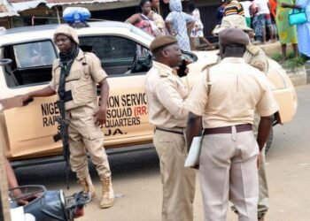 EFCC uncovers NIS Visa overstay racketeering network, Grills 5 visa officers, deputy comptroller