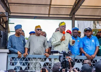 2027: APM Presidential Candidate, Seyi Makinde, unveils running mate