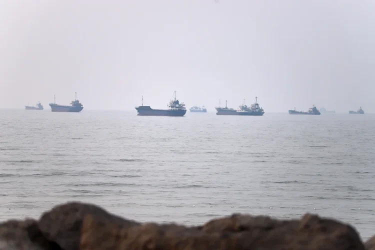 US, Iran struggle for Strait of Hormuz after several weekend attacks