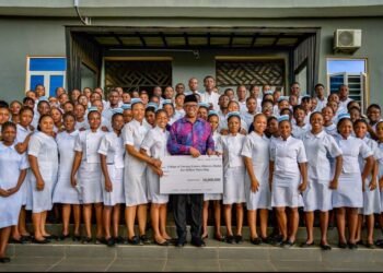 Peter Obi Donates ₦10 Million To College Of Nursing Sciences, Oluyoro Ibadan (Photos)