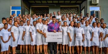 Peter Obi Donates ₦10 Million To College Of Nursing Sciences, Oluyoro Ibadan (Photos)