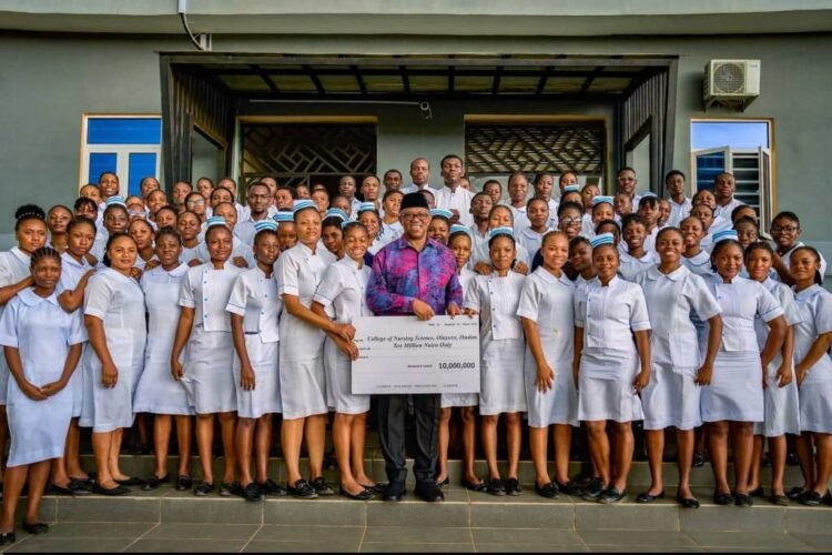 Peter Obi Donates ₦10 Million To College Of Nursing Sciences, Oluyoro Ibadan (Photos)