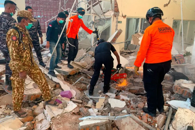 Indonesia earthquake death toll hits 47, rescuers search for survivors