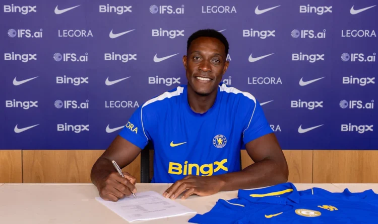 Chelsea signs Danny Welbeck from Brighton