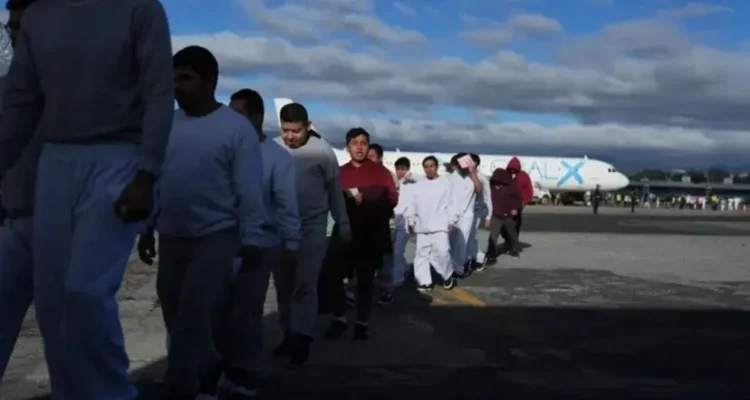 US deports nearly 2,300 Mexicans to Guatemala despite objections