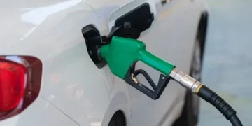 Hard times for Nigerians as Petrol price jumps above N1,400 per litre
