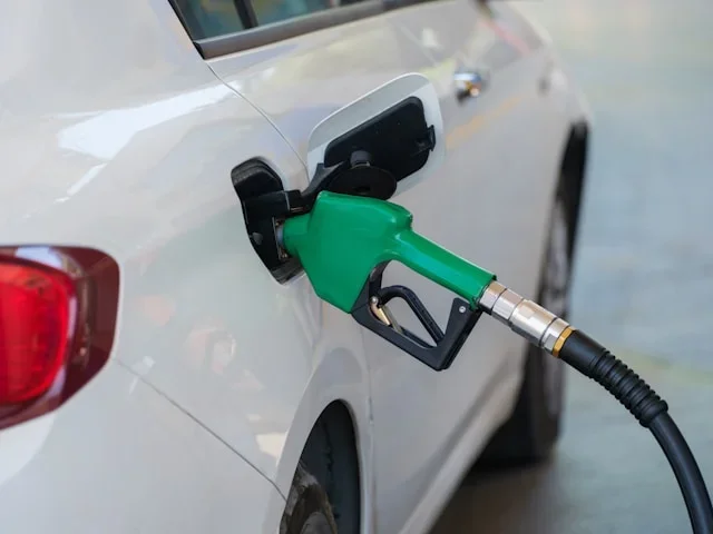 Hard times for Nigerians as Petrol price jumps above N1,400 per litre