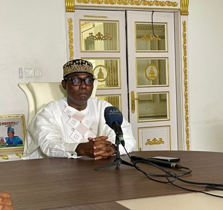 2007: I Will Crash Petrol Price to N200 Per Litre if Elected as President – Adebayo