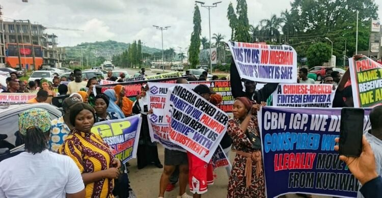 Kudiwave protests at Police HQ over N750m removed from its PalmPay account