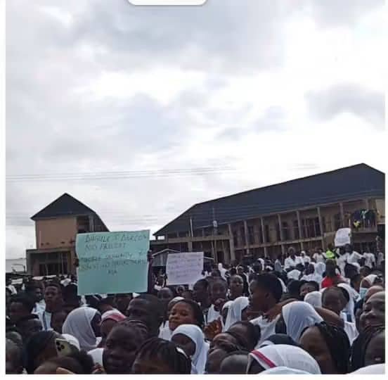 Nursing students protest in Taraba after hoodlums break into female hostel, rape student